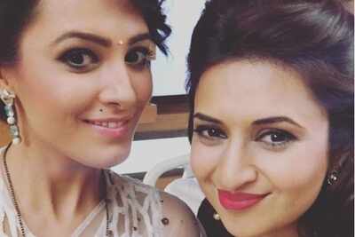 Here's what Anita Hassanandani and Divyanka Tripathi do during shoot hours