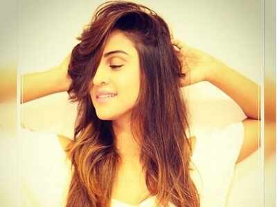 'Brahmarakshas' actress Krystle D'Souza reaches 1.5 million followers on Instagram; thanks fans