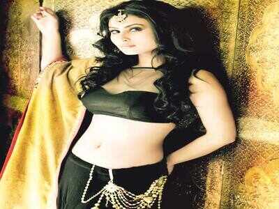 Mouni Roy adds a Punjabi tadka to 'Tum Bin 2'