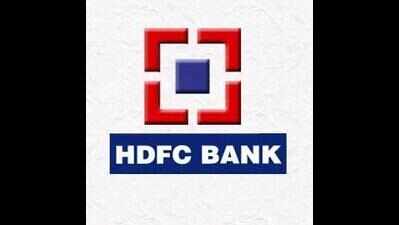 Despite queues banking looks controlled in Noida