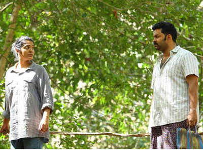 Kaadu Pookkunna Neram