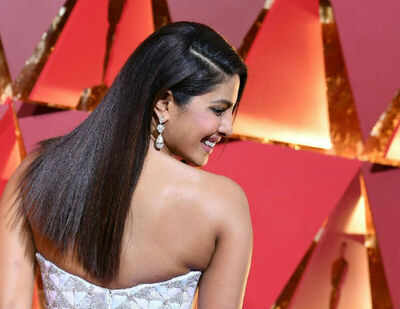 Priyanka Chopra tried two different beauty looks for Oscars!