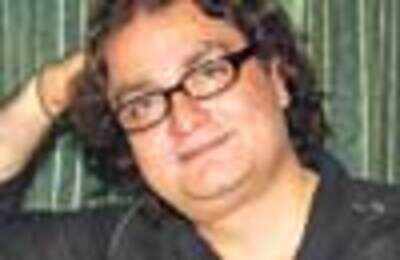 Vinay Pathak is the new SRK!