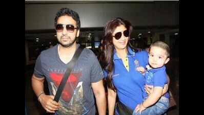 Actress, husband & 3 others get pre-arrest bail in cheating case
