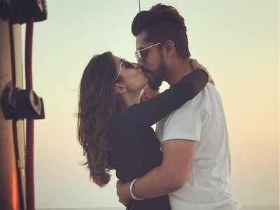 PIC: Ex Bigg Boss contestants Kishwer Merchantt and Suyyash Rai share a sweet liplock