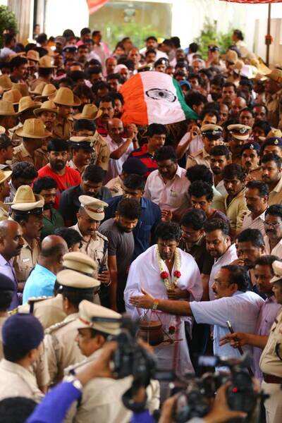 Tricolour on Parvathamma's coffin: Lawyer files complaint