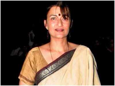 Sarika to collaborate with Vinay Pathak on web series