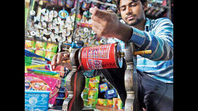 No Chinese, ab bas Bareilly ka manjha chalega in Delhi, say shopkeepers