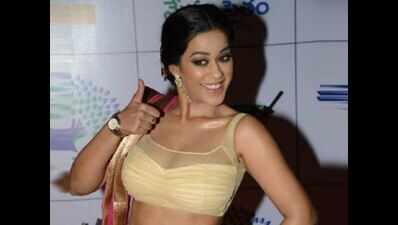 Out of Big Boss house, Mumait in hot seat for drug quiz today