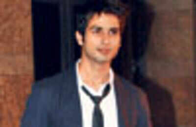 Shahid faces paparazzi heat