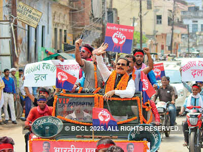 Sharman shoots for film’s Holi sequence in Banaras