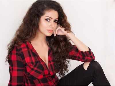 'Jayam' actress changes her name