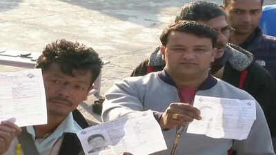 Himachal Pradesh goes to poll, Virbhadra faces challenge
