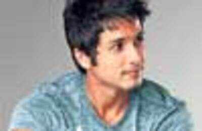 Shahid to show up for Mom!
