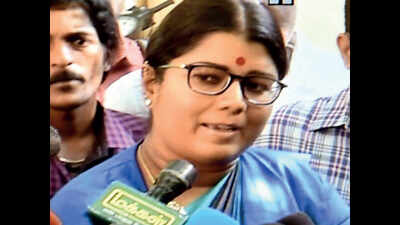 Sasikala family spars over footage, cracks wide open