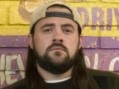 Kevin Smith survives 'massive heart attack'