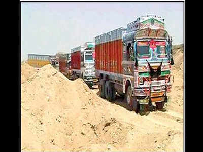 Illegal Sand Mining Close Shave For Cop In Dholpur Jaipur News