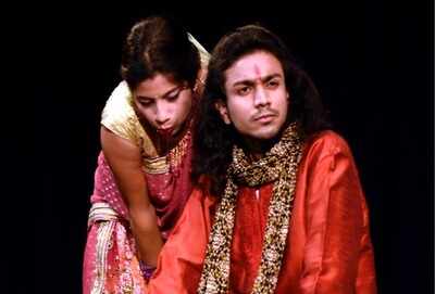 Girish Karnad's Hayavadana enthralls all in Patna