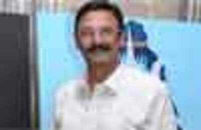 Vivek's dad refuses to watch films!