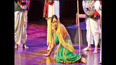 Play on Bengali actress gets Punjabi dialogues