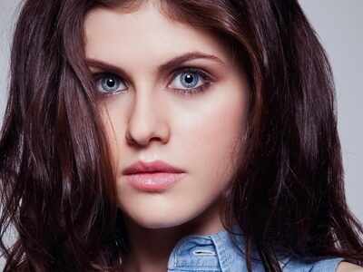 Alexandra Daddario to executive produce and star in 'Can You Keep A Secret?