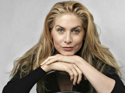 Elizabeth Mitchell to star in 'Welcome to Pine Grove!'