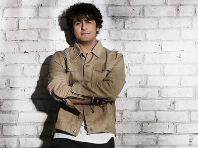 Sonu Nigam plays a happy sweeper in special song
