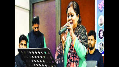 Amateur singers take trip down memory lane with ‘Dil Hi Toh Hai’