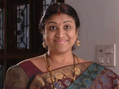 Karthika Deepam written update, January 03, 2019: Bhagyalakshmi celebrates Shravya’s pregnancy