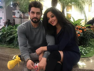 Photo: Monalisa celebrates her second wedding anniversary with husband Vikrant Singh Rajput