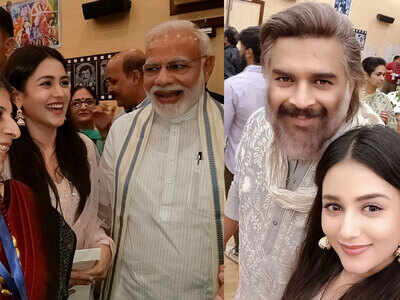 'Manikarnika' actress Mishti Chakravarty is all smiles with PM Narendra Modi and R Madhavan