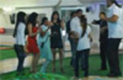 Bigg Boss inmates have a dance party!