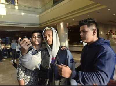Jaden Smith clicks selfies with his fans in Pune