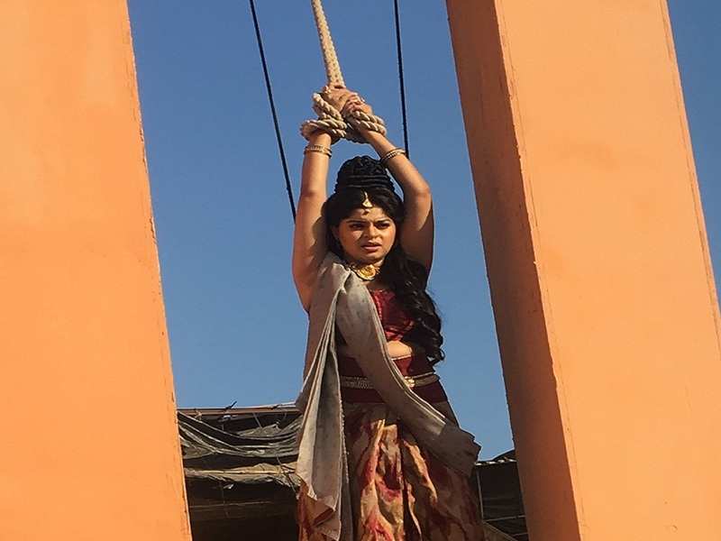 Sneha Wagh Suspends In Mid Air For Hours Refuses To Get A Body Double For A Sequence In