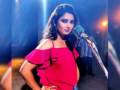 'Dokyala Shot': Prajakta Mali is all set to make her debut as a 'singer'