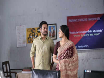 Exclusive pictures from the sets of ‘Akash Ongshoto Meghla’