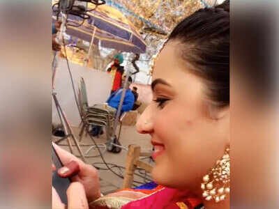 Watch: Team 'Mindo Taseeldarni’ is busy with their respective phones on the sets of the film