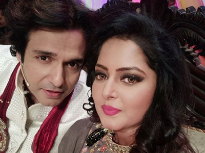 Anjana Singh shares a selfie with Vinay Anand on his birthday