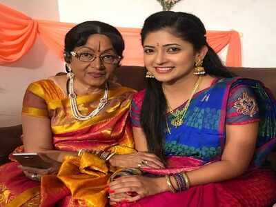 Pallavi Gowda enjoys a fangirl moment with actress Bharathi Vishnuvardhan
