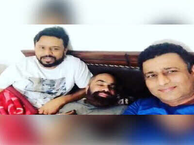 Watch: Karamjit Anmol reunites with his college friends after 20 years