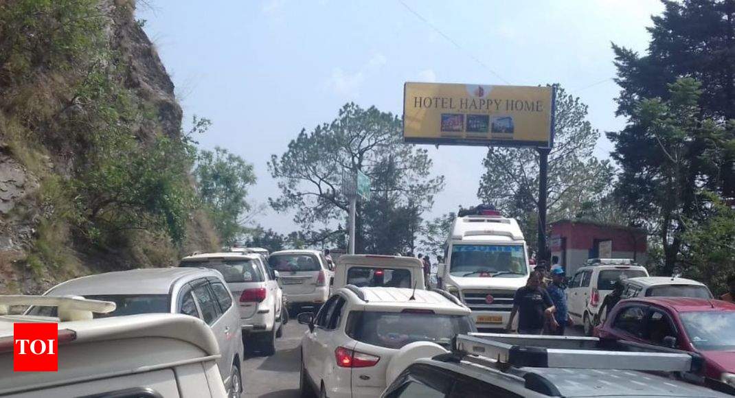 Summer Rush Leads To Traffic Jams In Uttarakhand Hills Many Sleep In