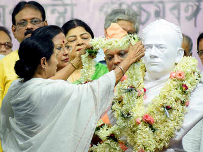 Mamata Banerjee unveils Vidyasagar bust, statue; says 8 TMC workers among 10 killed in post-poll clashes