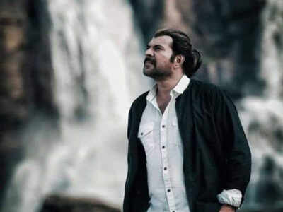 Dulquer Salmaan to release the trailer of 'Pathinettam Padi' today at 7 PM