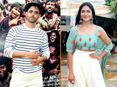 The ‘Super 30’ dou Hrithik Roshan and Mrunal Thakur spotted in Mumbai during promotions