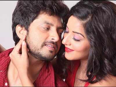 Monalisa's latest set of pictures with husband Vikrant Singh Rajput is sure to give you some serious couple goals
