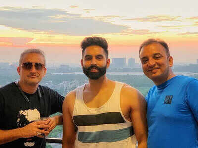 Parmish Verma shares a single frame with writer and director of ‘Singham’