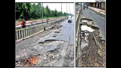 Lucknow: Road riddled with potholes & apathy
