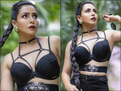 ‘Miss Hyderabad’ Nandini Rai steams up the cyberspace with her hot photo-shoot in black