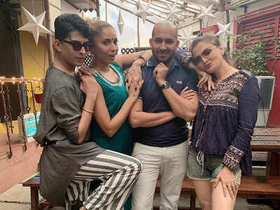 Former Bigg Boss contestants Diandra Soares, Deepshikha Nagpal, Ali Quli Mirza and Sushant Digvikar reunite for a fun outing