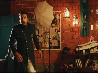 Mooskoni Parigethu is a hilarious number from Meeku Maathrame Cheptha